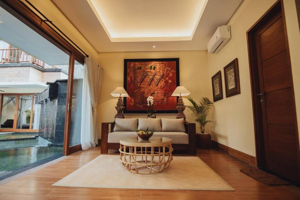 Amazing 1 Bedroom In Apartment *